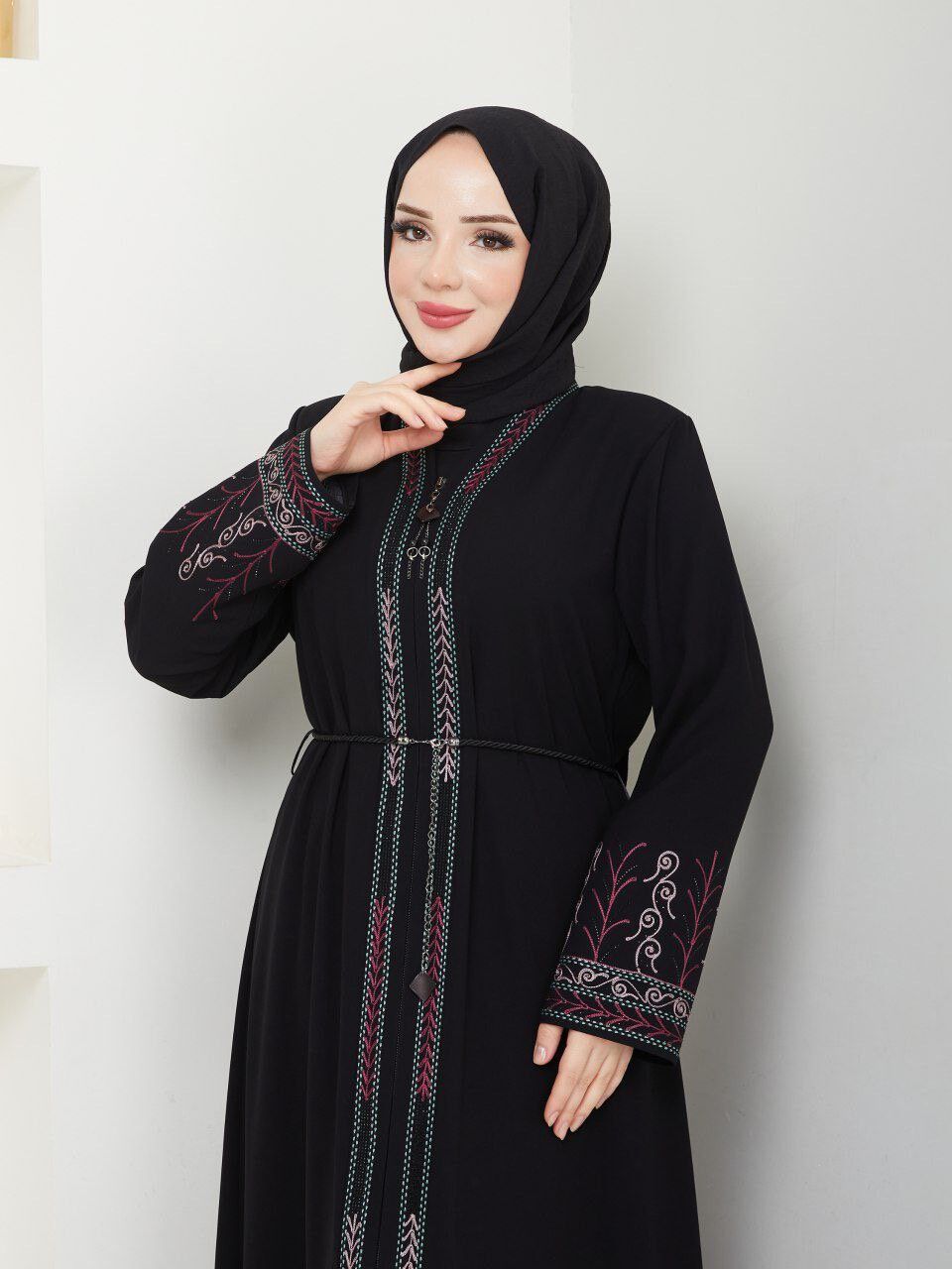ÖZEL TASARIM İŞLEME VE TAŞ DETAYLI GÖSTERİŞLİ PREMİUM KALİTE LALE ABAYA