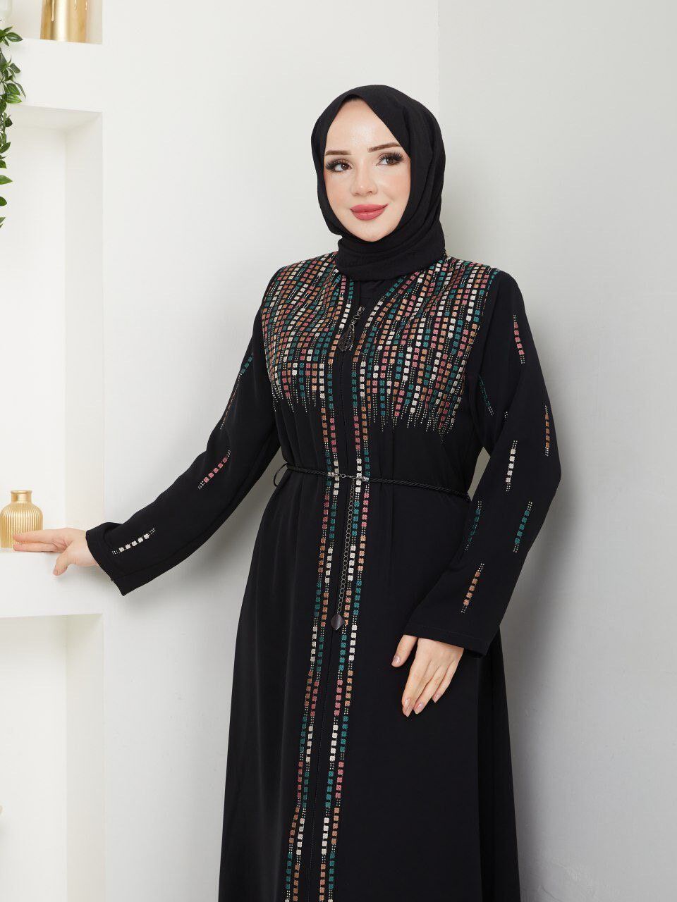 ÖZEL TASARIM İŞLEME VE TAŞ DETAYLI GÖSTERİŞLİ PREMİUM KALİTE TARZ ABAYA